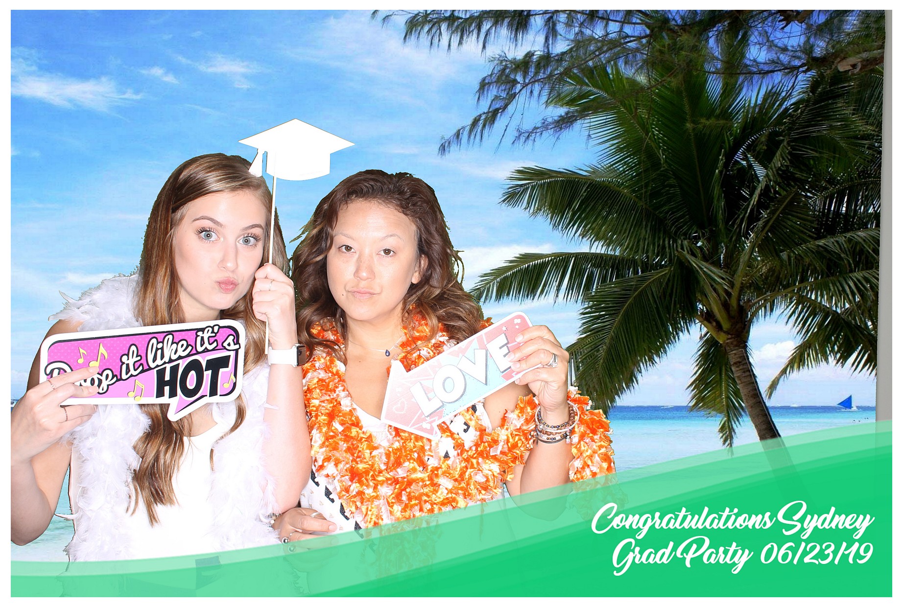 Sydney Grad Party | View more photos from the event at gallery.photoboothcincy.com/u/PhotoBoothCincy/Sydney-Grad-Party